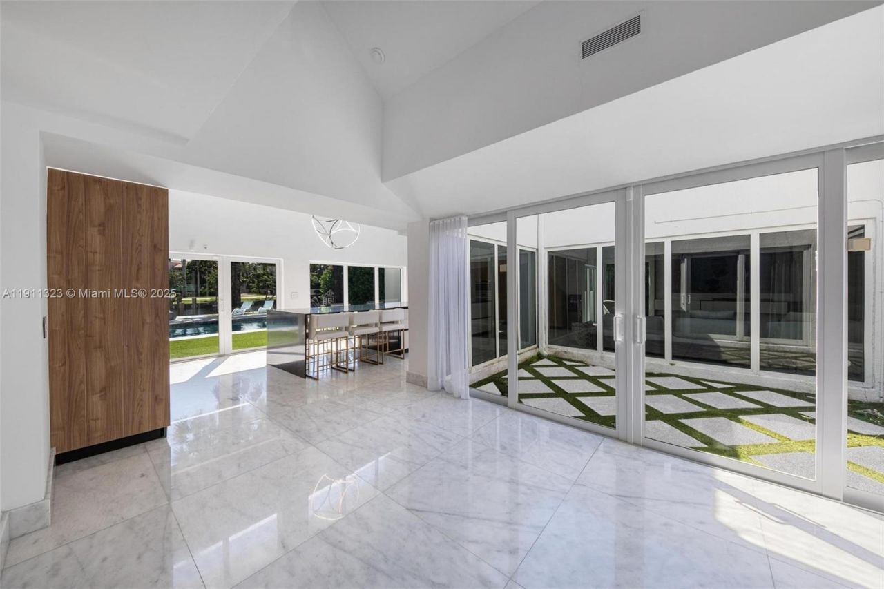 449 Holiday Dr, Hallandale Beach, FL 33009 Photo