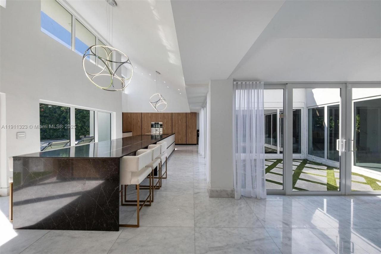 449 Holiday Dr, Hallandale Beach, FL 33009 Photo