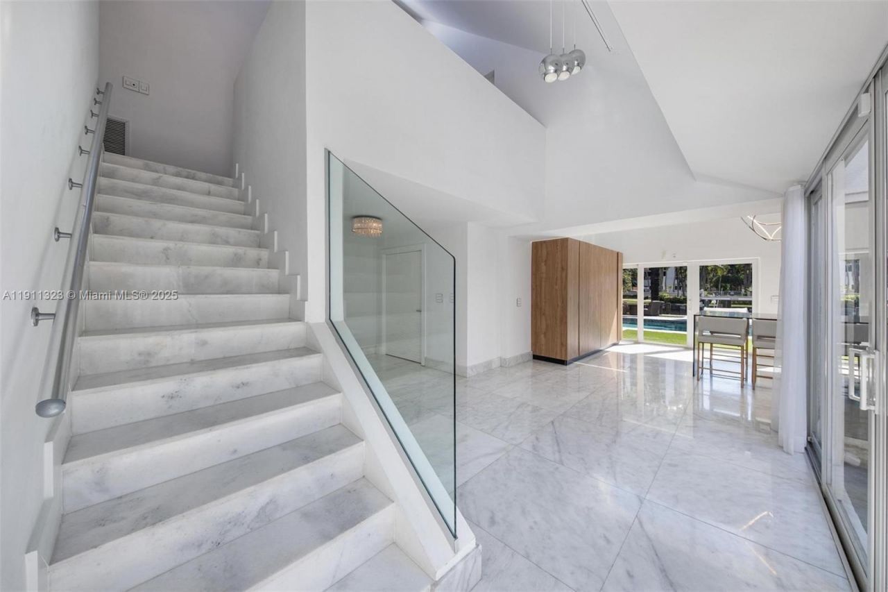 449 Holiday Dr, Hallandale Beach, FL 33009 Photo