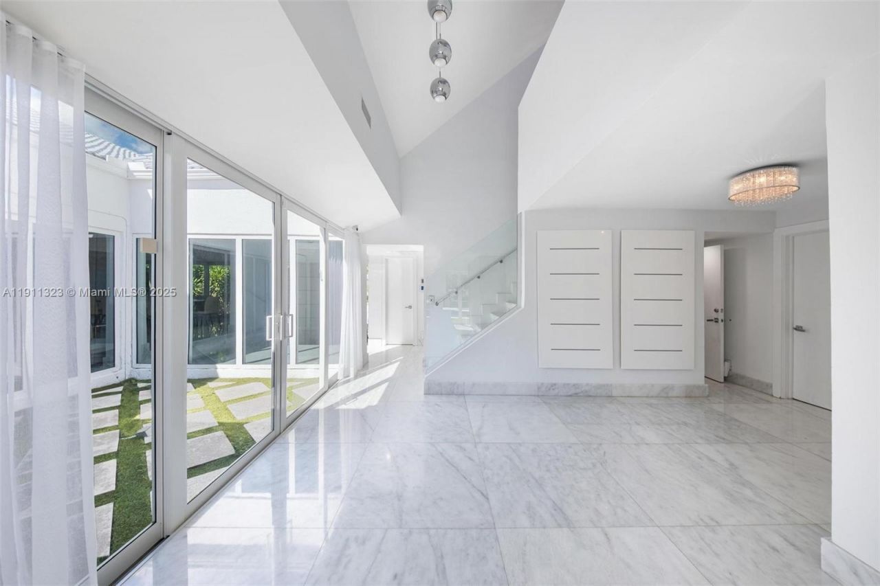 449 Holiday Dr, Hallandale Beach, FL 33009 Photo