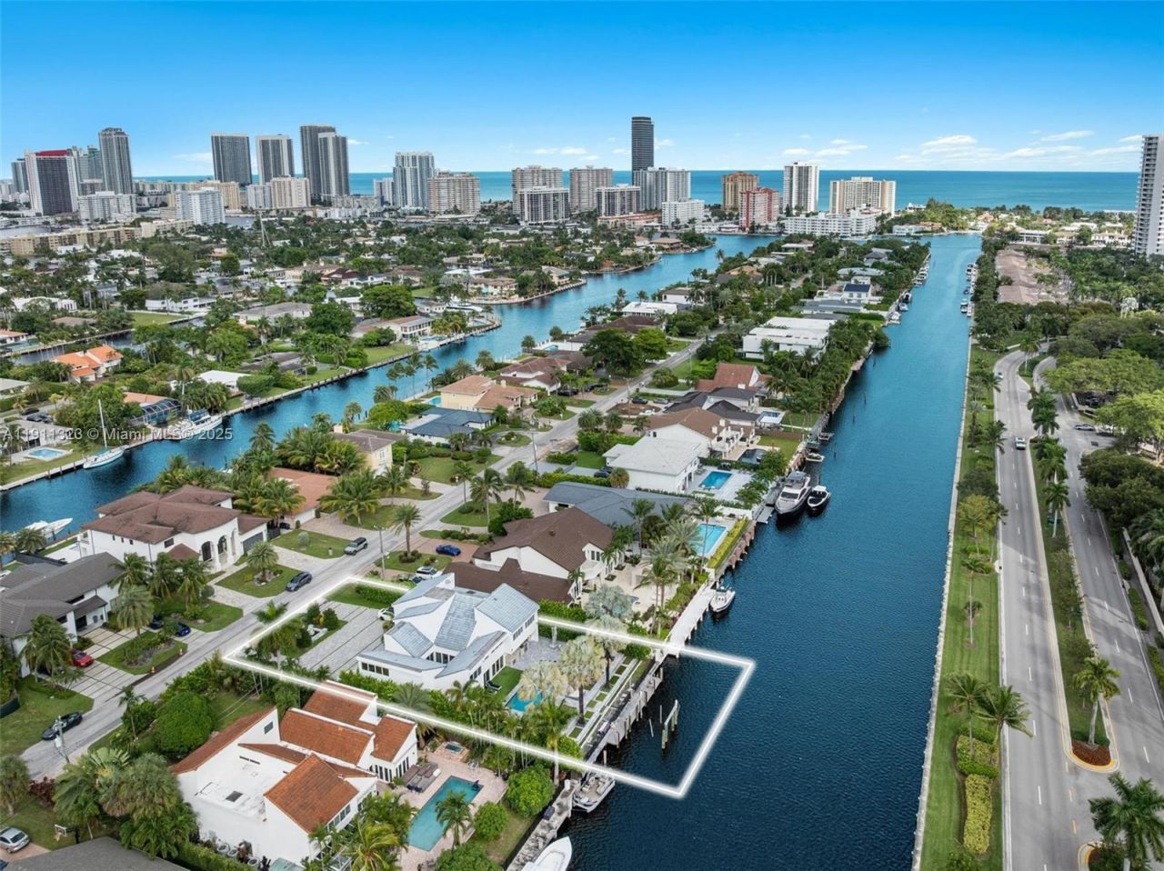 449 Holiday Dr, Hallandale Beach, FL 33009 Photo