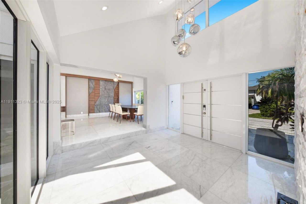 449 Holiday Dr, Hallandale Beach, FL 33009 Photo