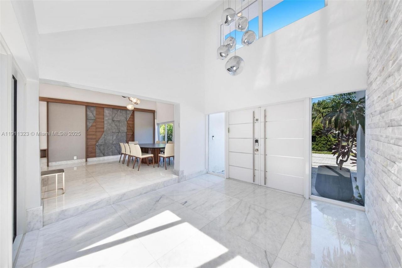 449 Holiday Dr, Hallandale Beach, FL 33009 Photo