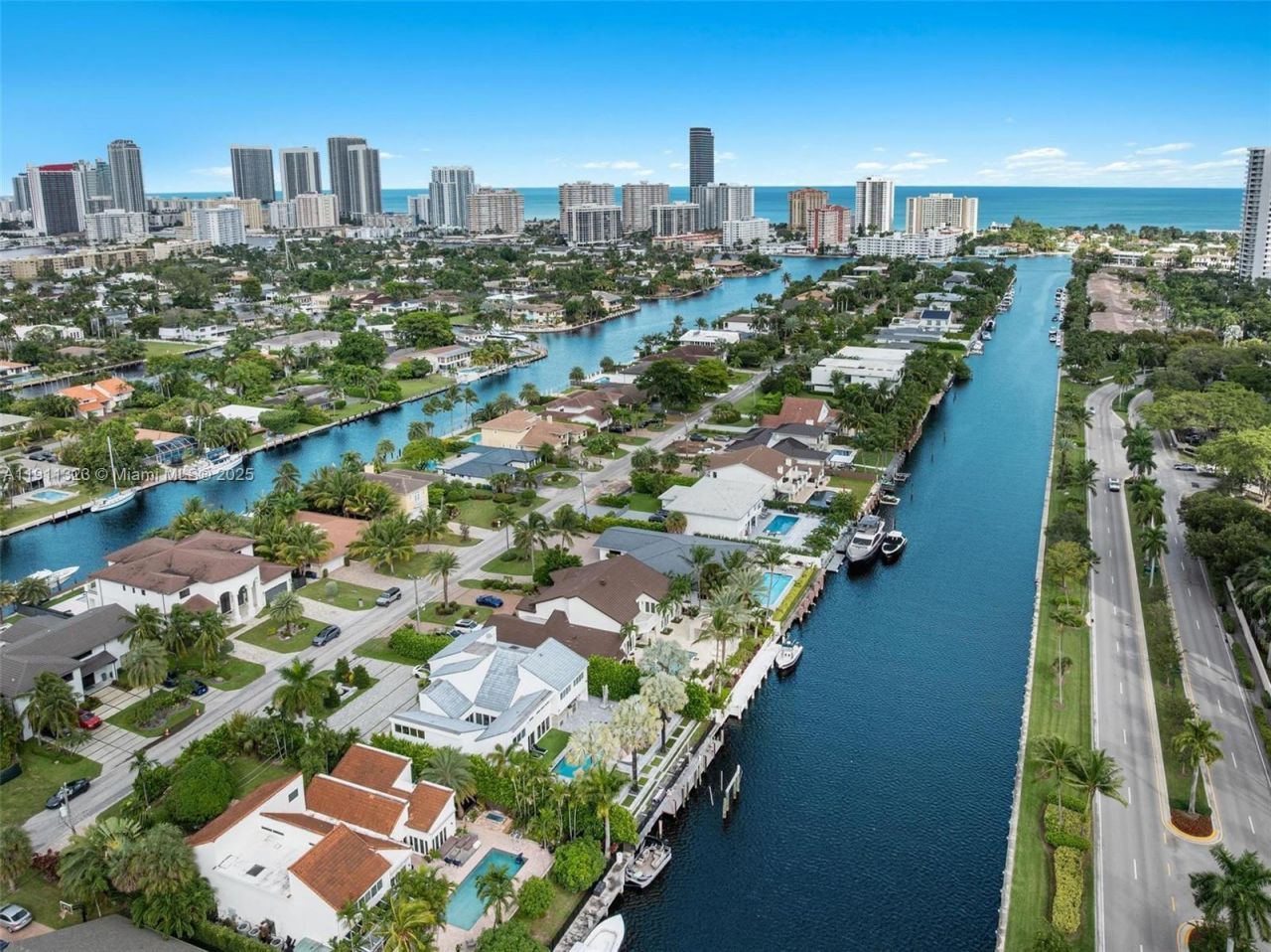 449 Holiday Dr, Hallandale Beach, FL 33009 Photo