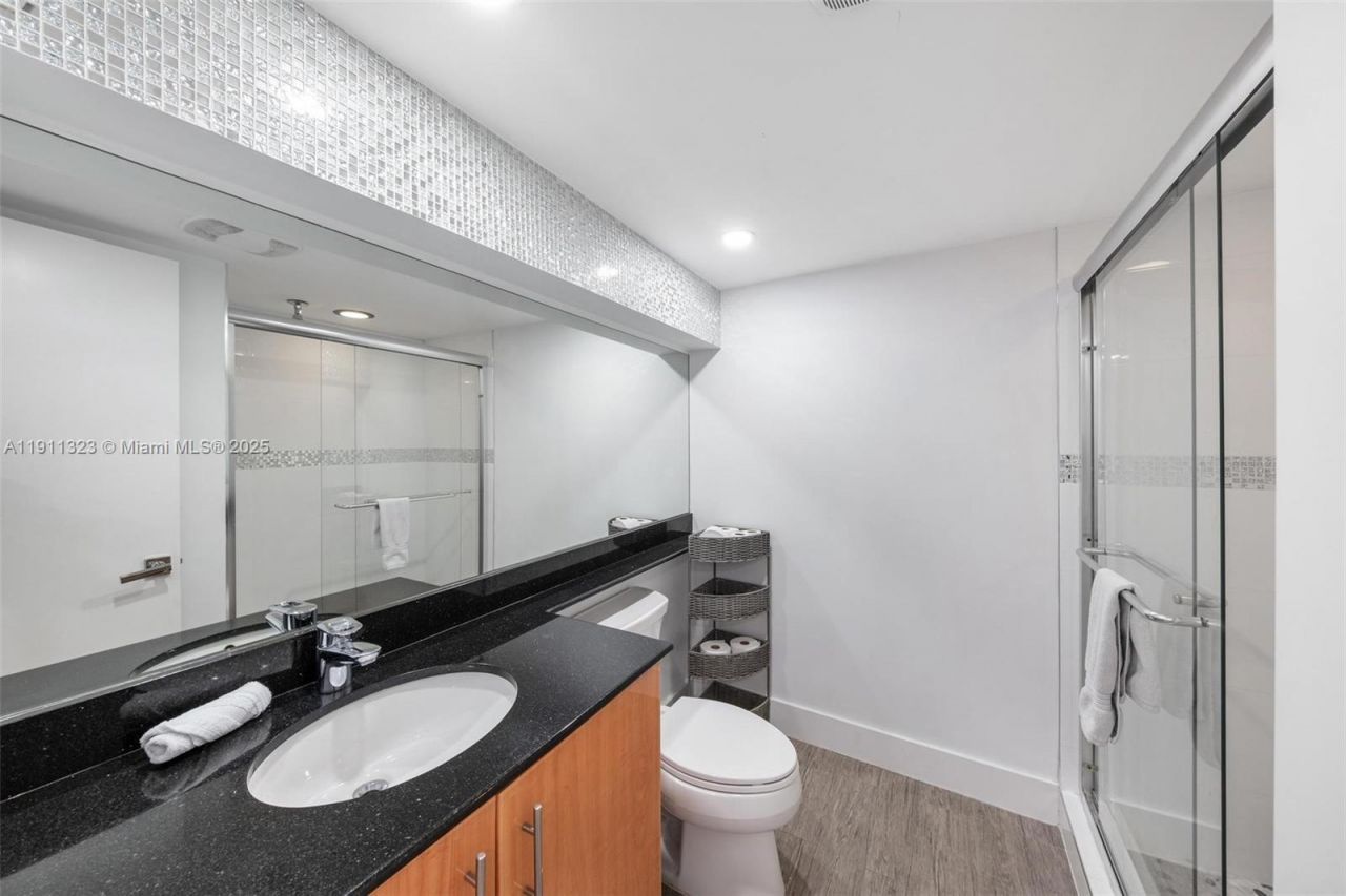 449 Holiday Dr, Hallandale Beach, FL 33009 Photo