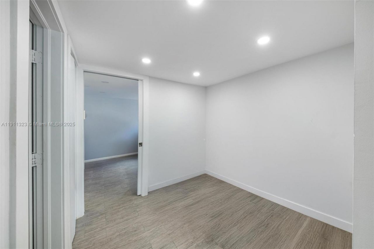 449 Holiday Dr, Hallandale Beach, FL 33009 Photo