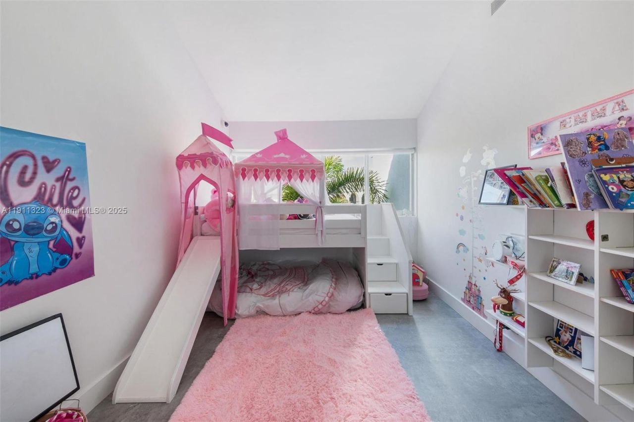 449 Holiday Dr, Hallandale Beach, FL 33009 Photo