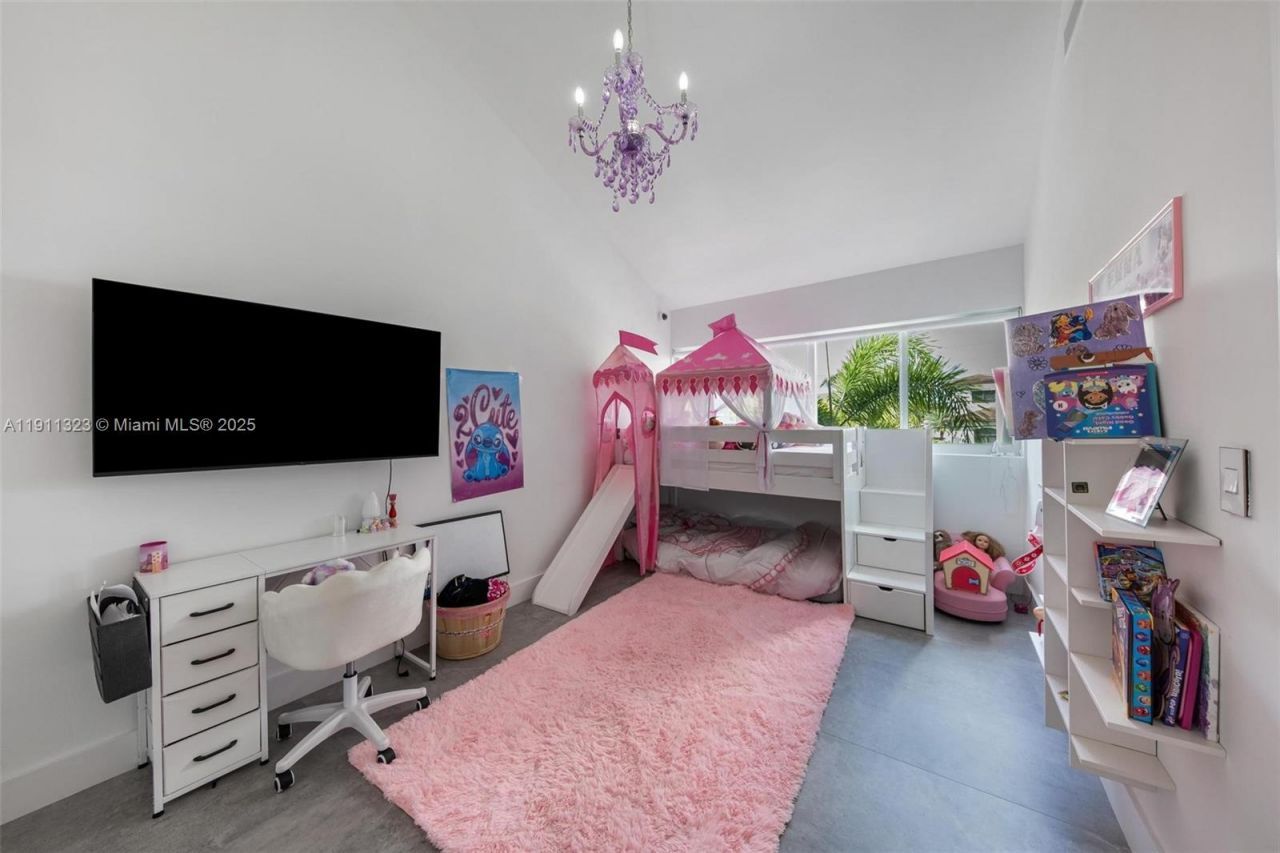 449 Holiday Dr, Hallandale Beach, FL 33009 Photo