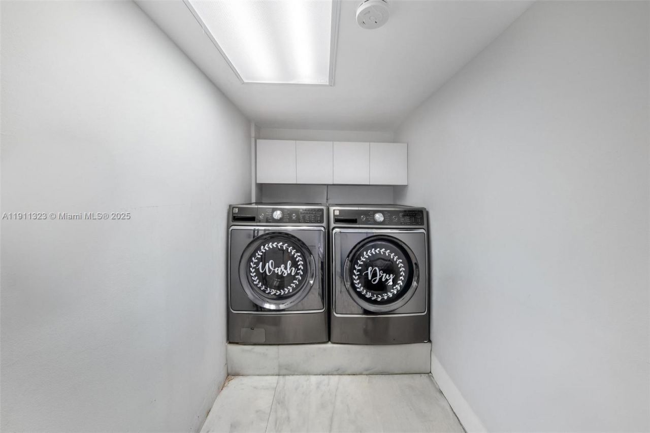 449 Holiday Dr, Hallandale Beach, FL 33009 Photo