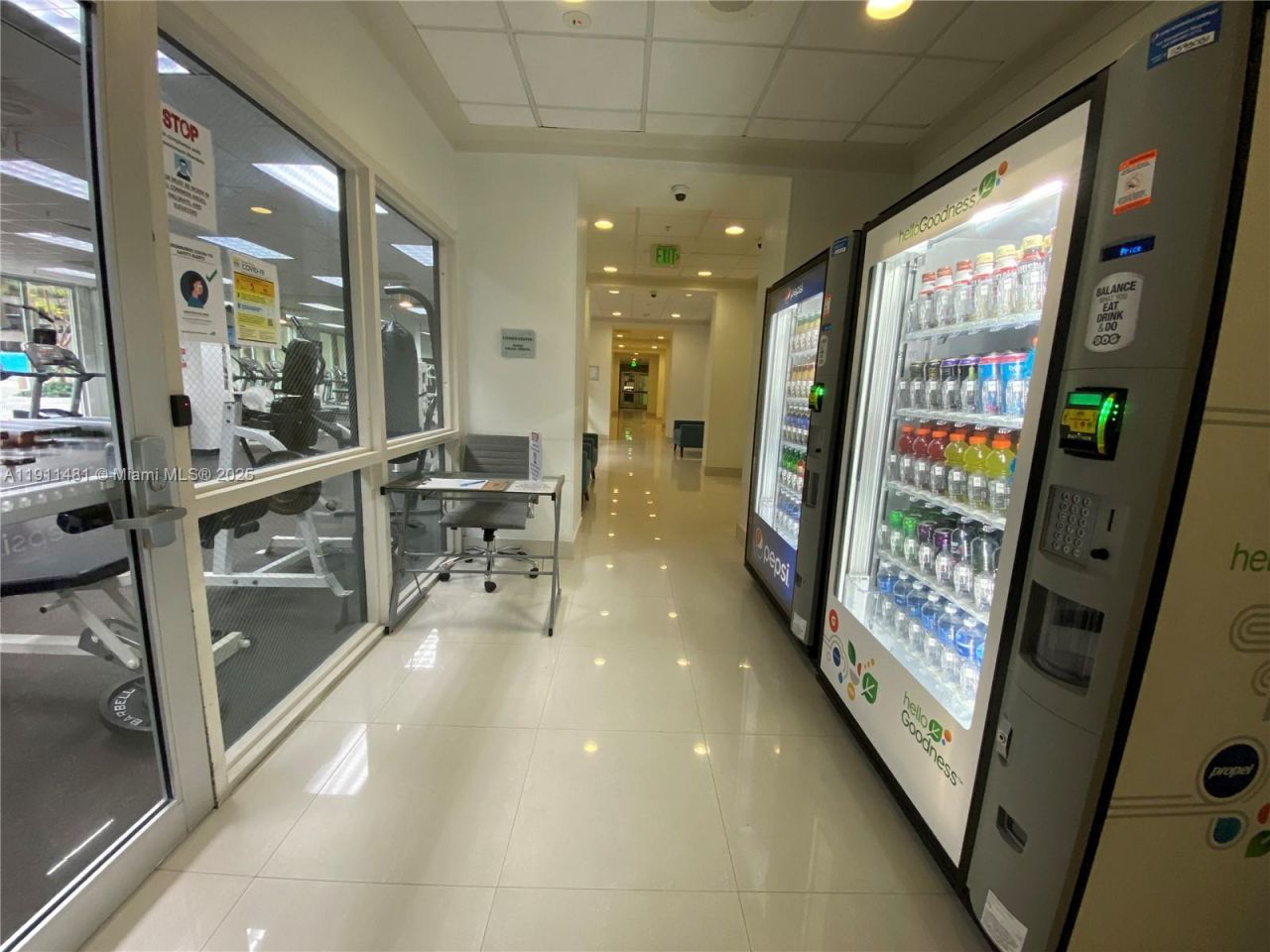 19370 Collins Ave, Unit 823, Sunny Isles Beach, FL 33160 Photo