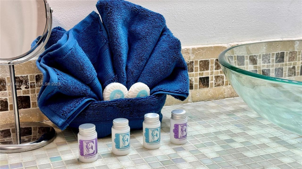 19370 Collins Ave, Unit 823, Sunny Isles Beach, FL 33160 Photo