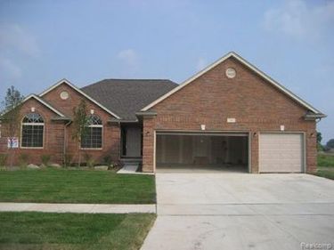 39229 Jefferson Avenue, Harrison Twp, MI 48045