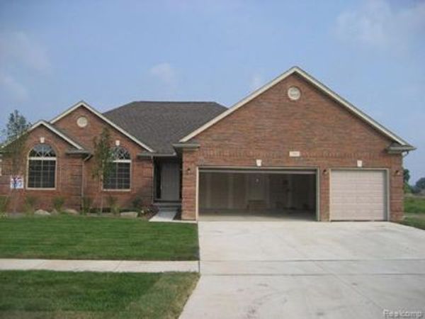 39229 Jefferson Avenue, Harrison Twp, MI 48045