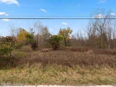 433 Rochester Road , Leonard Vlg, MI 48367