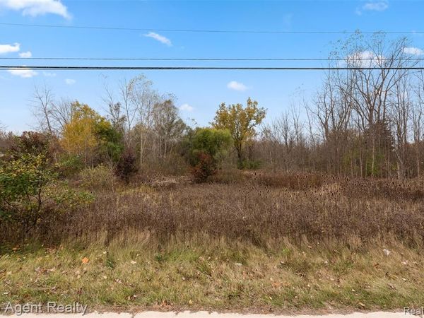 433 Rochester Road , Leonard Vlg, MI 48367