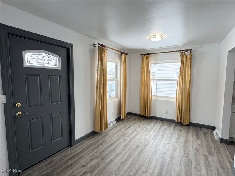 2293 Parkwood Drive NW, Warren, OH 44485 Photo 2