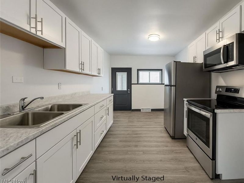 2293 Parkwood Drive NW, Warren, OH 44485 Photo 5