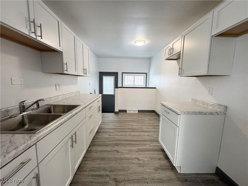 2293 Parkwood Drive NW, Warren, OH 44485 Photo 6