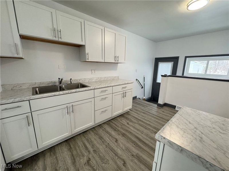 2293 Parkwood Drive NW, Warren, OH 44485 Photo 8