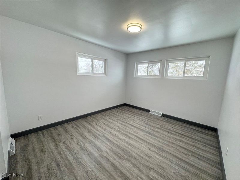 2293 Parkwood Drive NW, Warren, OH 44485 Photo 9