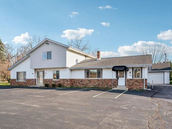 4646 S 124th STREET, Greenfield, WI 53228