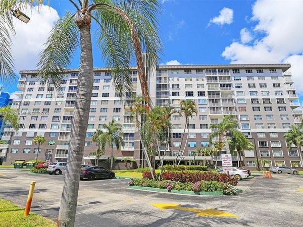 3850 Washington St, Unit 212, Hollywood, FL 33021