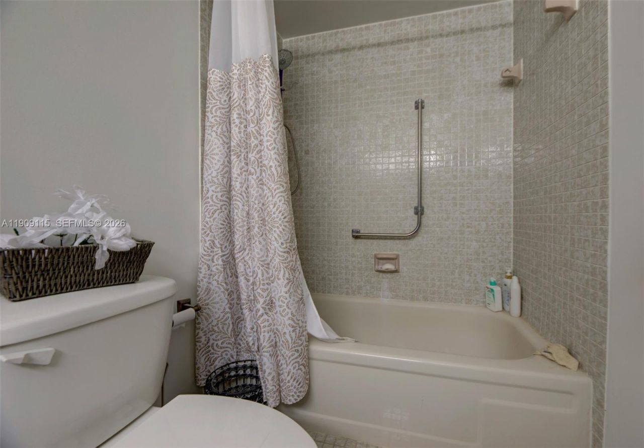 3850 Washington St, Unit 212, Hollywood, FL 33021 Photo