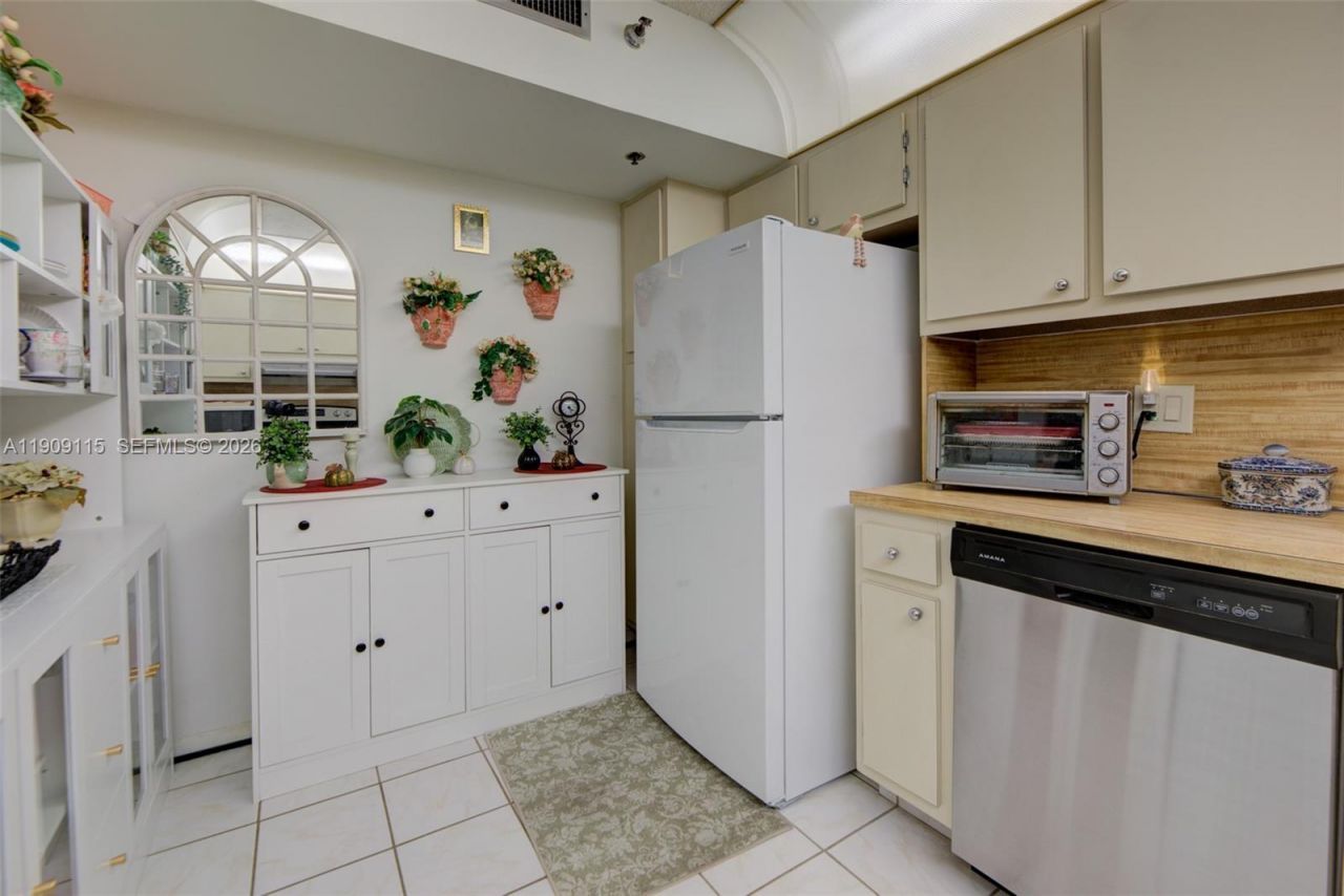 3850 Washington St, Unit 212, Hollywood, FL 33021 Photo