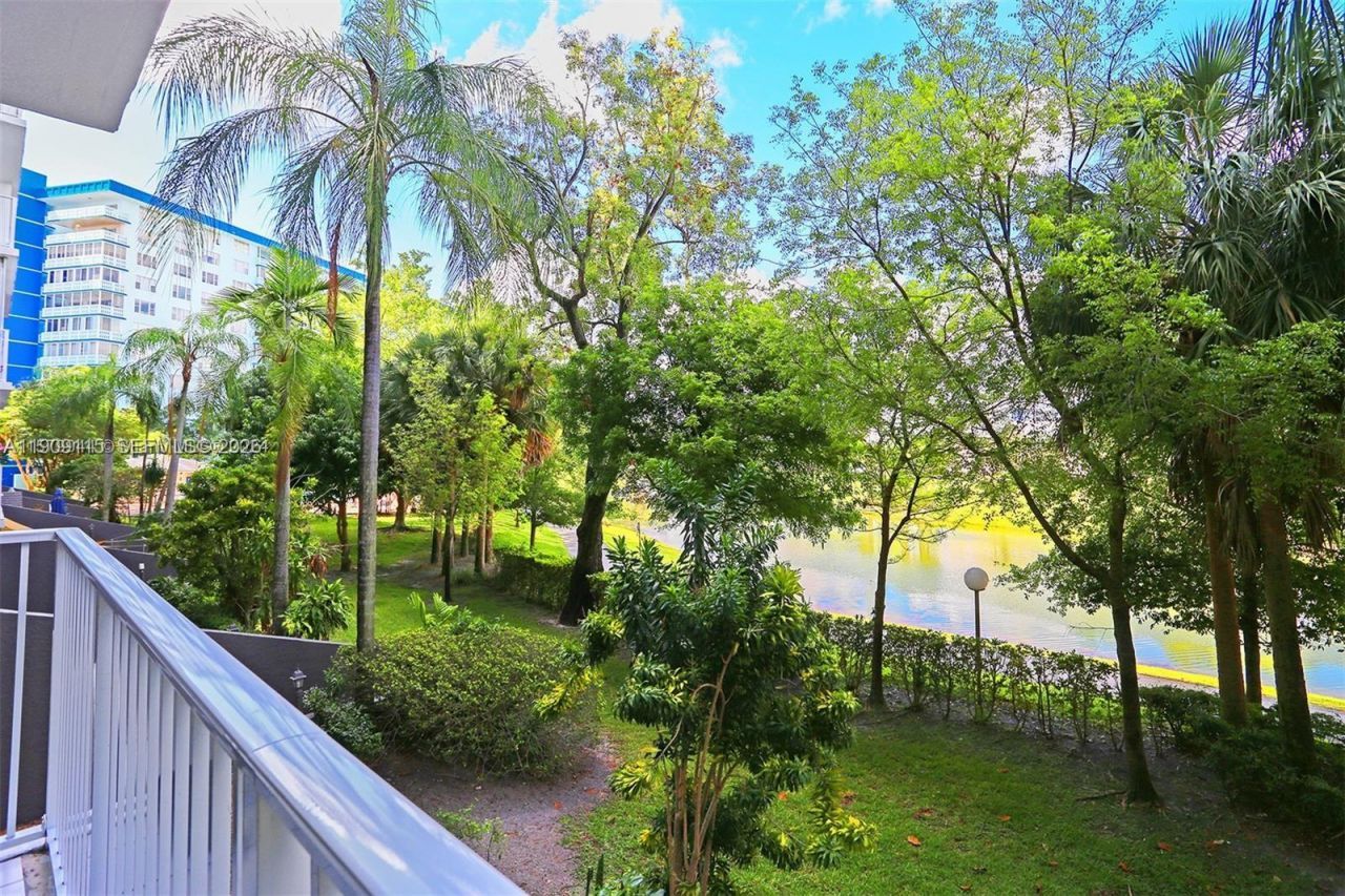 3850 Washington St, Unit 212, Hollywood, FL 33021 Photo