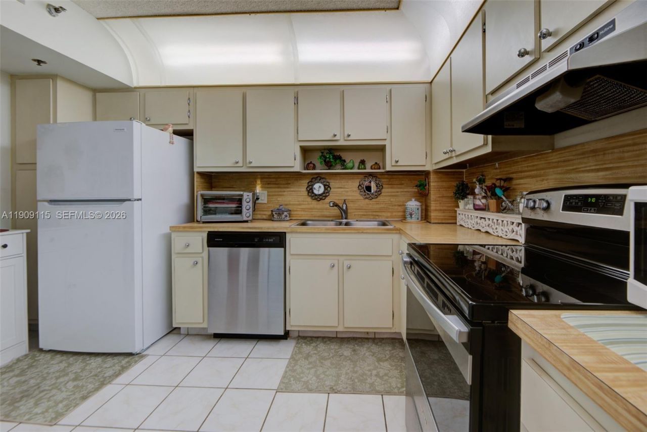 3850 Washington St, Unit 212, Hollywood, FL 33021 Photo