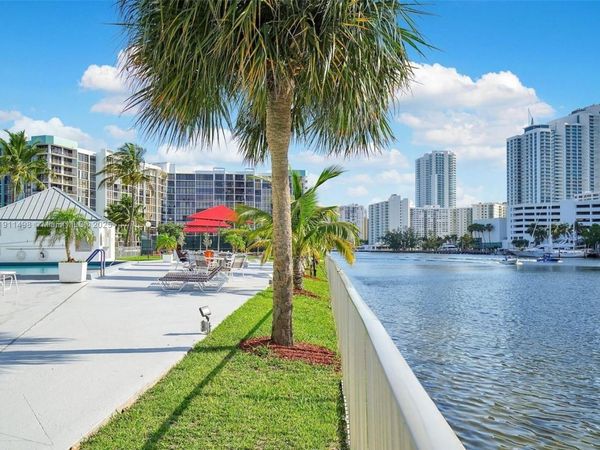 200 Leslie Dr, Unit 827, Hallandale Beach, FL 33009