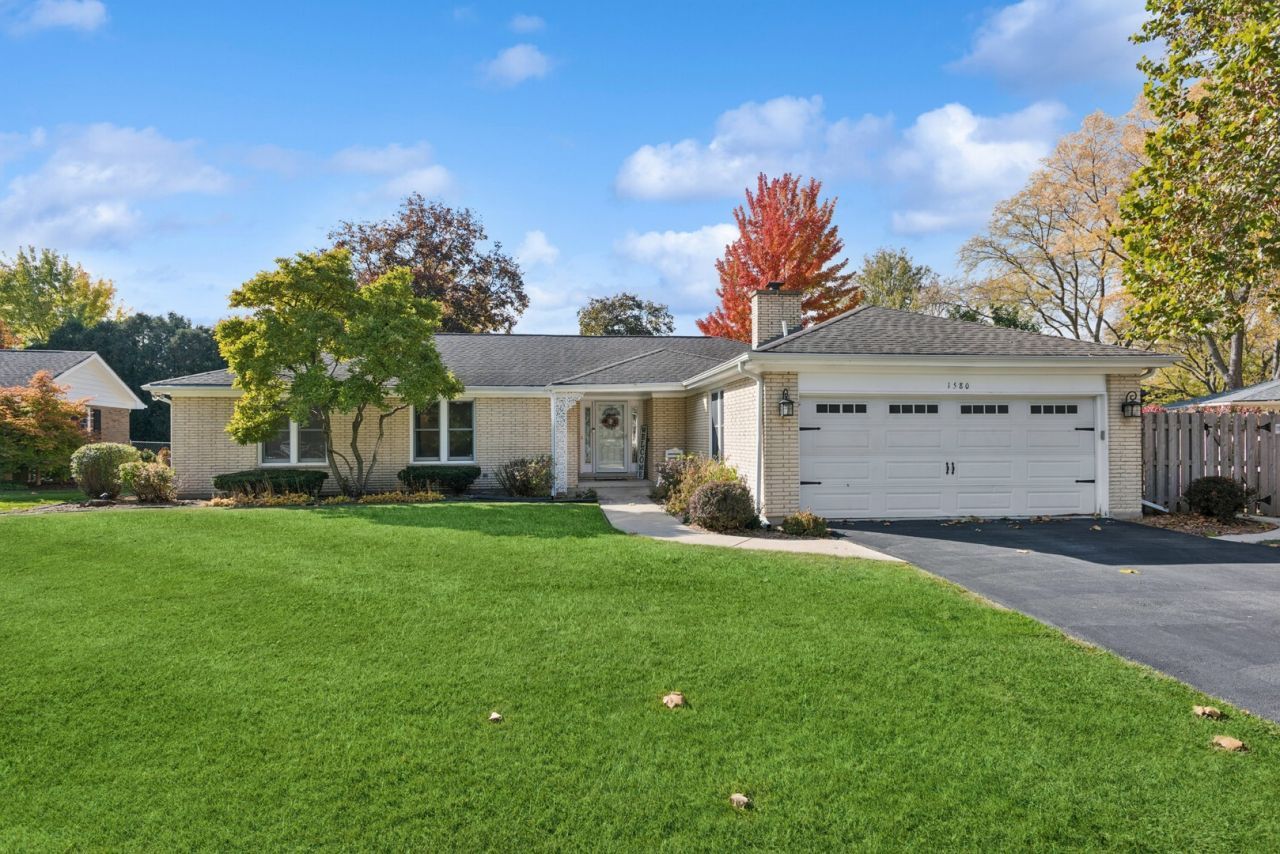 1580 Whitman Lane, Wheaton, IL 60189
