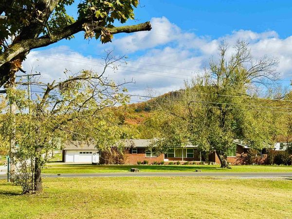 100 E Campus Street, Marshall, AR 72650