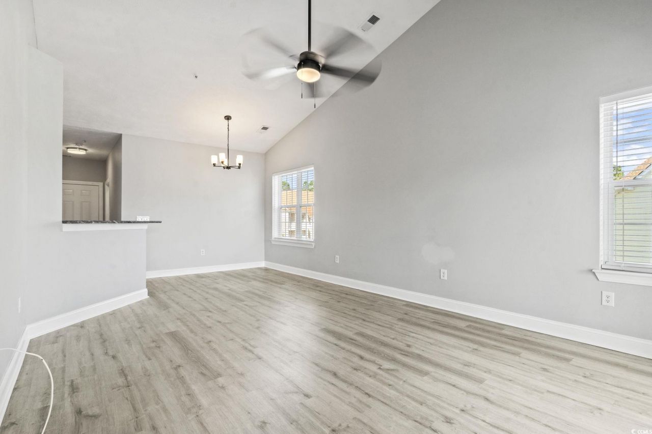 100 Fountain Pointe Ln. Photo 9