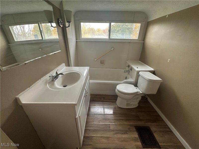 565 Teddy Avenue, Akron, OH 44305 Photo 13