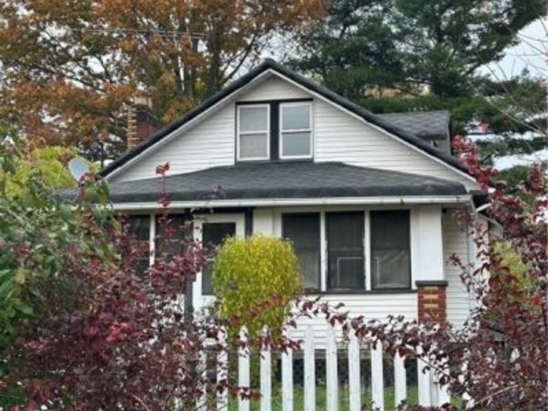 565 Teddy Avenue, Akron, OH 44305 Photo 2