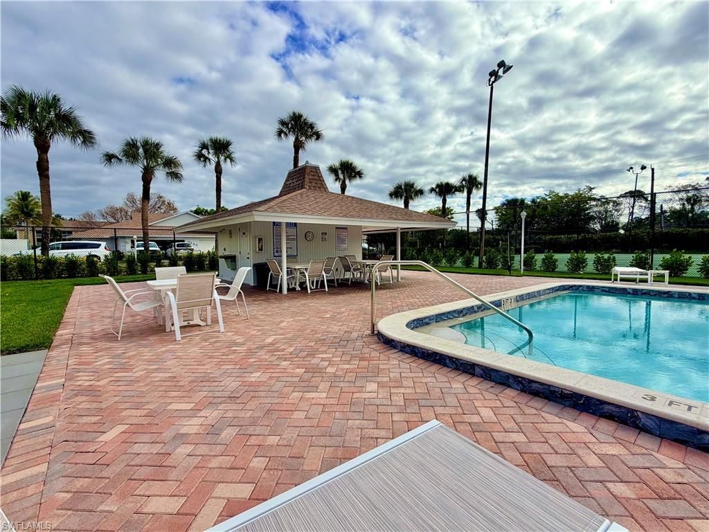 9580 Victoria Ln, Unit A-202, Naples, FL 34109 Photo