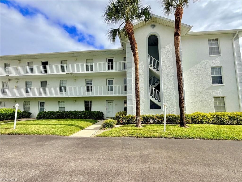 9580 Victoria Ln, Unit A-202, Naples, FL 34109 Photo