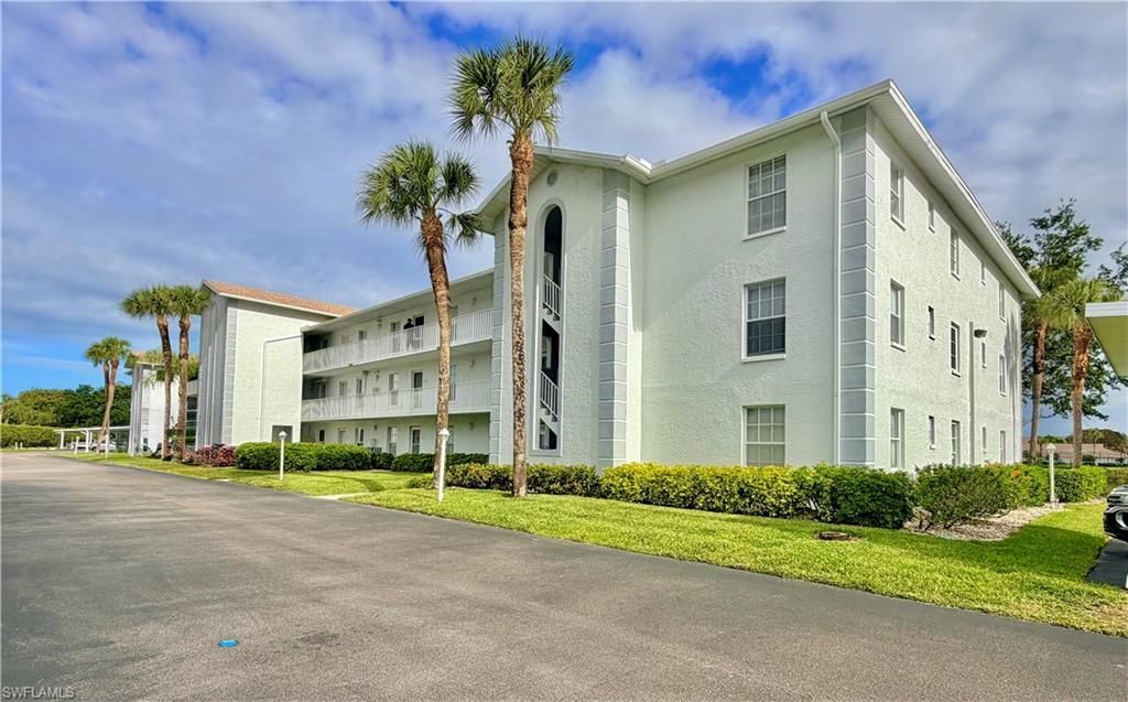 9580 Victoria Ln, Unit A-202, Naples, FL 34109 Photo