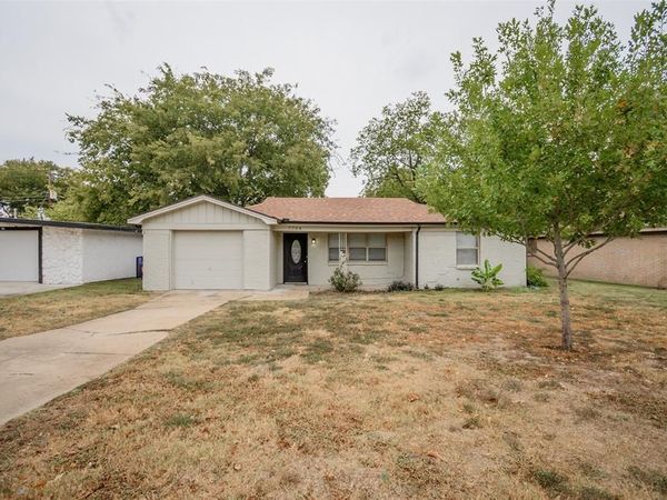 7704 Carlos Street, White Settlement, TX 76108