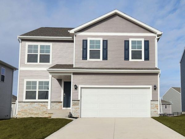 5704 152nd Street, Urbandale, IA 50111