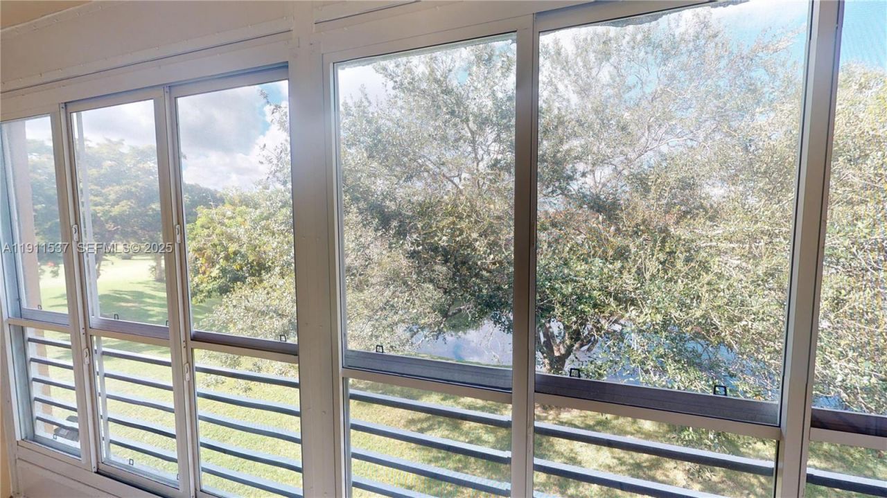 9301 Sunrise Lakes Blvd, Unit 303, Sunrise, FL 33322 Photo