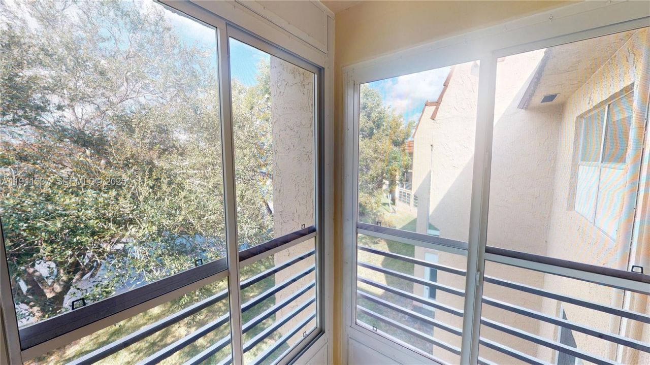 9301 Sunrise Lakes Blvd, Unit 303, Sunrise, FL 33322 Photo