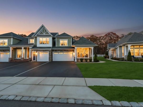 195 Belmont Circle, Yaphank, NY 11980