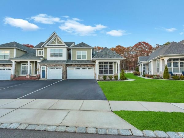 195 Belmont Circle, Yaphank, NY 11980