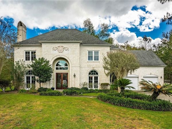 10 ANNANDALE Court, New Orleans, LA 70131