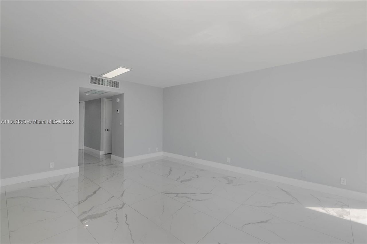 20301 W Country Club Dr, Unit 1221, Aventura, FL 33180 Photo