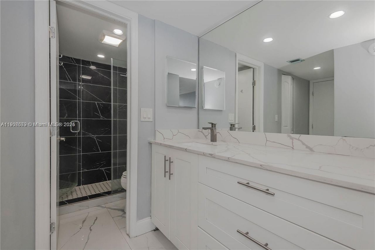 20301 W Country Club Dr, Unit 1221, Aventura, FL 33180 Photo
