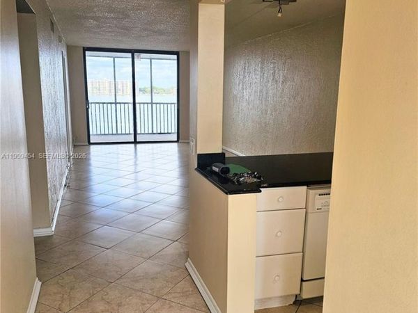 114 Lake Emerald Dr, Unit 409, Oakland Park, FL 33309