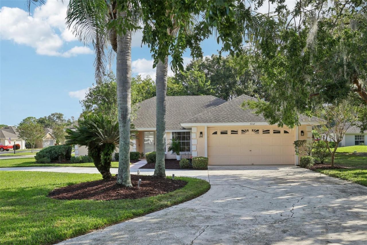 512 Juniper Way, Tavares, FL 32778 Main Photo